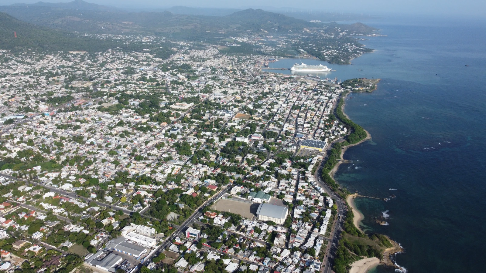 Vista de la ciudad de Puerto Plata y su bahía desde la loma