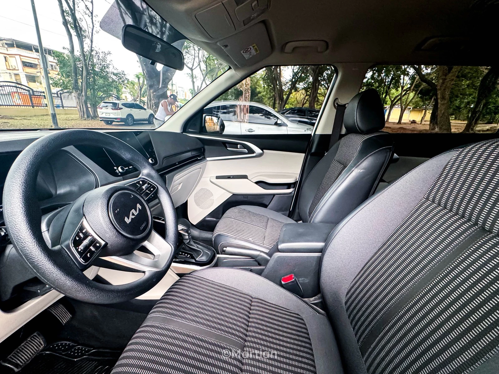 Kia Carens 2024 - Image 3