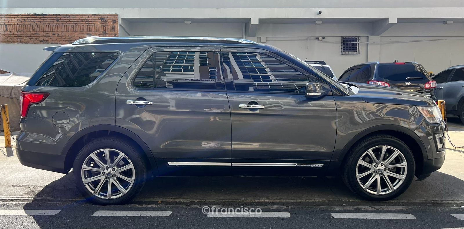 Ford Explorer 2016 - Image 1